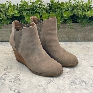 EUC Lucky Brand Suede Bootie, Dune Color, Size 7
